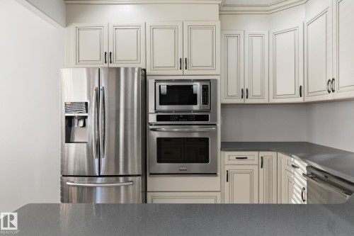 515 Callaghan Point(E), Edmonton, AB - Indoor Photo Showing Kitchen With Stainless Steel Kitchen