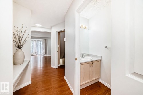 28 603 Youville Drive E, Edmonton, AB - Indoor