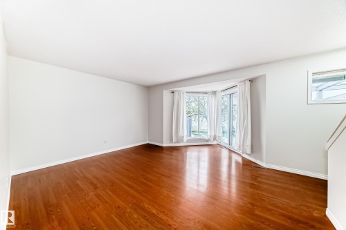 28 603 Youville Drive E, Edmonton, AB - Indoor Photo Showing Other Room