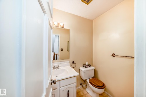 12018 157 Avenue, Edmonton, AB - Indoor Photo Showing Bathroom