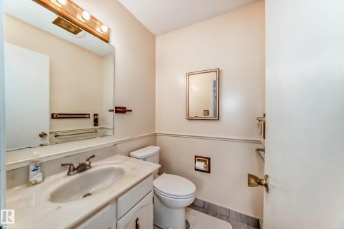 12018 157 Avenue, Edmonton, AB - Indoor Photo Showing Bathroom