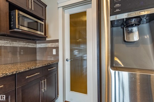 4906 Crabapple Lane Sw, Edmonton, AB - Indoor Photo Showing Kitchen