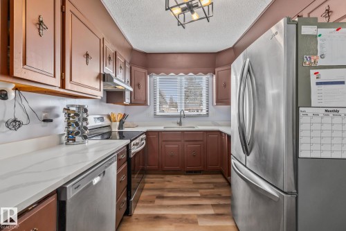 8812 135 Avenue, Edmonton, AB - Indoor Photo Showing Kitchen