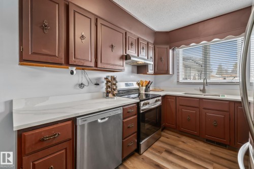 8812 135 Avenue, Edmonton, AB - Indoor Photo Showing Kitchen