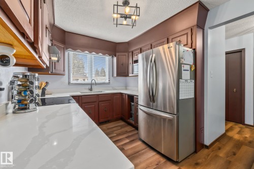 8812 135 Avenue, Edmonton, AB - Indoor Photo Showing Kitchen