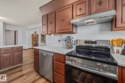 8812 135 Avenue, Edmonton, AB - Indoor Photo Showing Kitchen