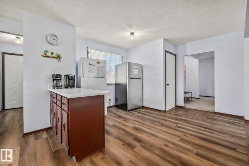 8812 135 Avenue, Edmonton, AB - Indoor Photo Showing Kitchen