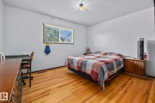 8812 135 Avenue, Edmonton, AB - Indoor Photo Showing Bedroom