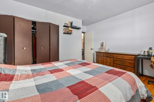 8812 135 Avenue, Edmonton, AB - Indoor Photo Showing Bedroom
