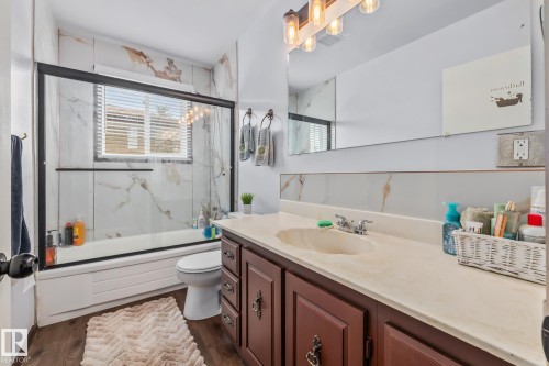 8812 135 Avenue, Edmonton, AB - Indoor Photo Showing Bathroom