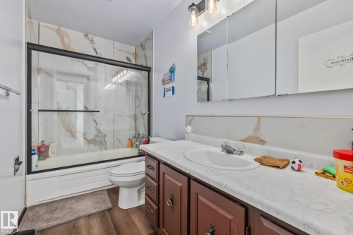 8812 135 Avenue, Edmonton, AB - Indoor Photo Showing Bathroom