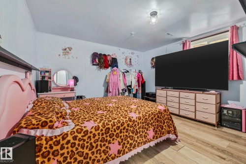 8812 135 Avenue, Edmonton, AB - Indoor Photo Showing Bedroom