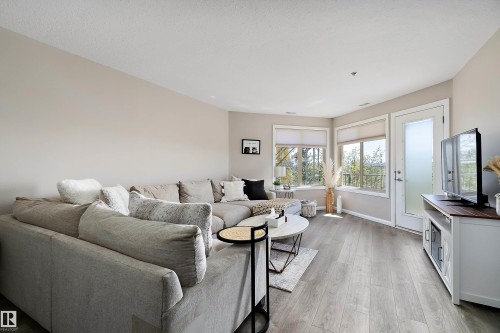 301 530 Hooke Road, Edmonton, AB - Indoor Photo Showing Living Room