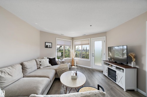 301 530 Hooke Road, Edmonton, AB - Indoor Photo Showing Living Room
