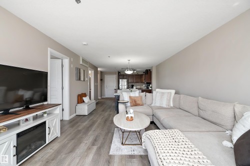301 530 Hooke Road, Edmonton, AB - Indoor Photo Showing Living Room