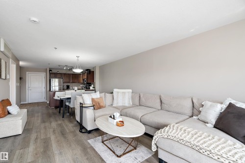 301 530 Hooke Road, Edmonton, AB - Indoor Photo Showing Living Room