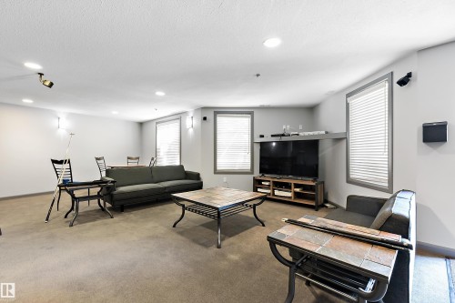 301 530 Hooke Road, Edmonton, AB - Indoor Photo Showing Living Room