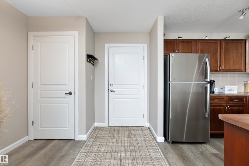 301 530 Hooke Road, Edmonton, AB - Indoor Photo Showing Kitchen