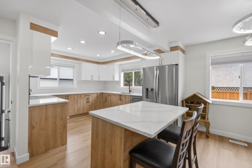 11 Labelle Crescent, St. Albert, AB - Indoor Photo Showing Kitchen