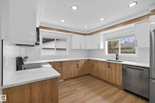11 Labelle Crescent, St. Albert, AB - Indoor Photo Showing Kitchen