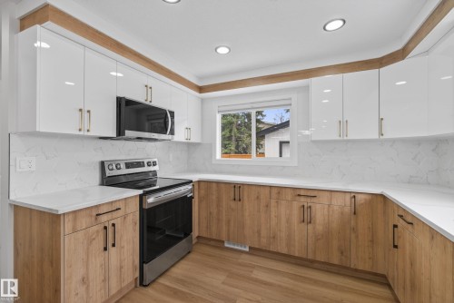 11 Labelle Crescent, St. Albert, AB - Indoor Photo Showing Kitchen With Upgraded Kitchen