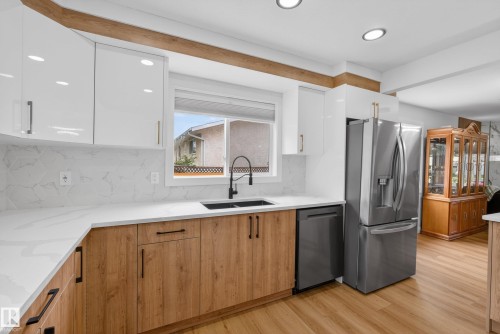 11 Labelle Crescent, St. Albert, AB - Indoor Photo Showing Kitchen With Double Sink
