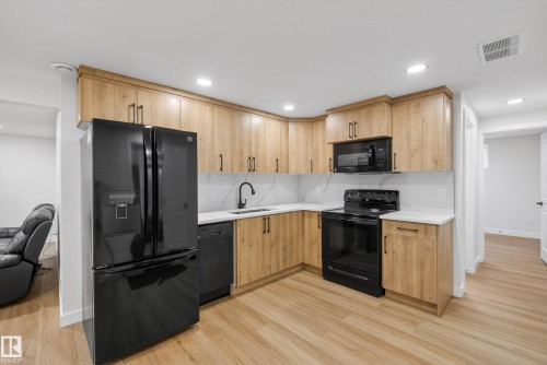 11 Labelle Crescent, St. Albert, AB - Indoor Photo Showing Kitchen