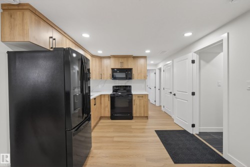 11 Labelle Crescent, St. Albert, AB - Indoor Photo Showing Kitchen