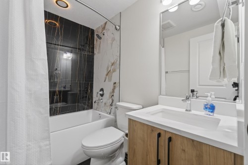 11 Labelle Crescent, St. Albert, AB - Indoor Photo Showing Bathroom