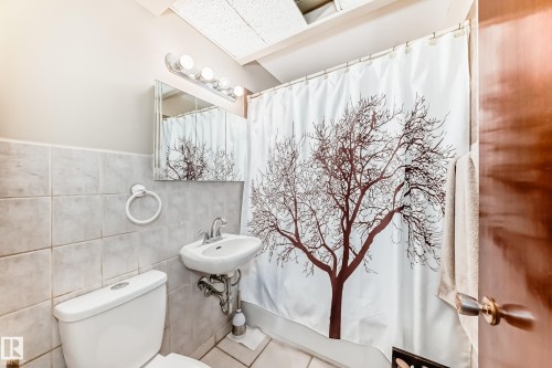 13419 70 Street, Edmonton, AB - Indoor Photo Showing Bathroom
