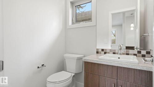 11002 University Avenue, Edmonton, AB - Indoor Photo Showing Bathroom