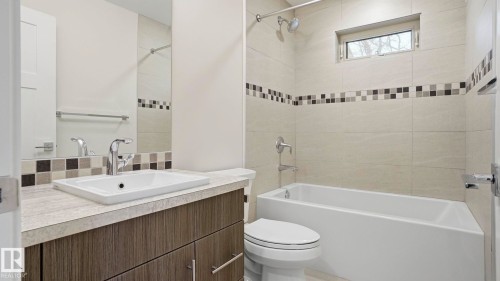 11002 University Avenue, Edmonton, AB - Indoor Photo Showing Bathroom
