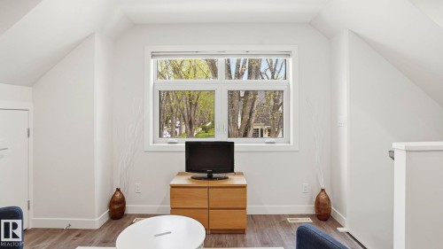 11002 University Avenue, Edmonton, AB - Indoor