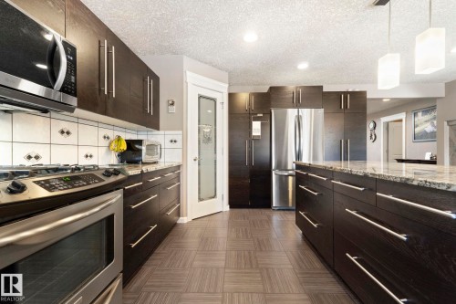 13407 161 Avenue, Edmonton, AB - Indoor Photo Showing Kitchen With Upgraded Kitchen