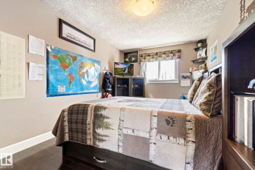 13407 161 Avenue, Edmonton, AB - Indoor Photo Showing Bedroom