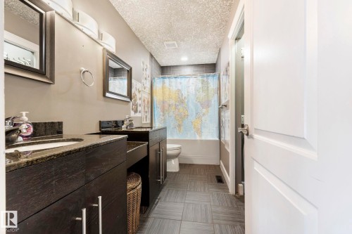 13407 161 Avenue, Edmonton, AB - Indoor Photo Showing Bathroom