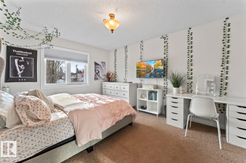 This bedroom features a window, carpeted flooring, and a ceiling light fixture - 515 Lakeshore Drive, Cold Lake, AB - Indoor Photo Showing Bedroom