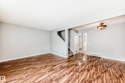 11 2024 57 Street, Edmonton, AB - Indoor Photo Showing Other Room