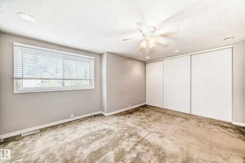 11 2024 57 Street, Edmonton, AB - Indoor Photo Showing Other Room