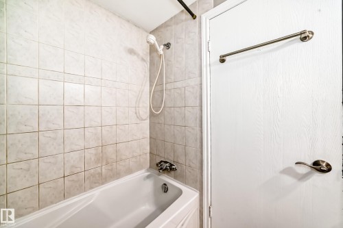 11 2024 57 Street, Edmonton, AB - Indoor Photo Showing Bathroom