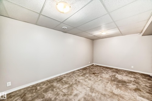 11 2024 57 Street, Edmonton, AB - Indoor Photo Showing Other Room