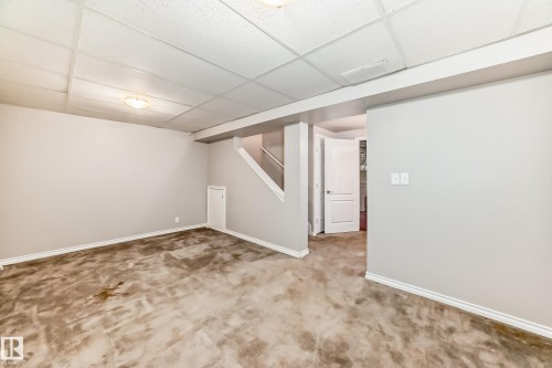 11 2024 57 Street, Edmonton, AB - Indoor Photo Showing Other Room