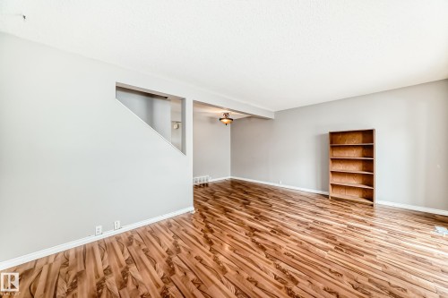 11 2024 57 Street, Edmonton, AB - Indoor Photo Showing Other Room