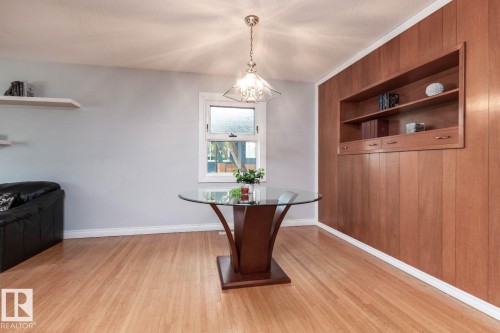 10812 52 Avenue, Edmonton, AB - Indoor