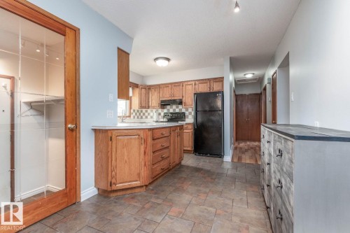 10812 52 Avenue, Edmonton, AB - Indoor Photo Showing Kitchen