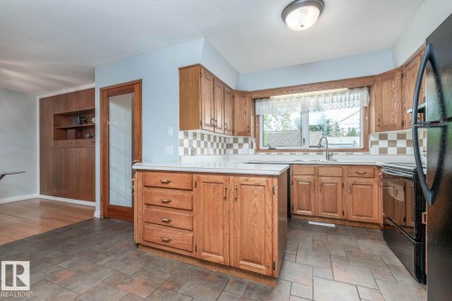 10812 52 Avenue, Edmonton, AB - Indoor Photo Showing Kitchen