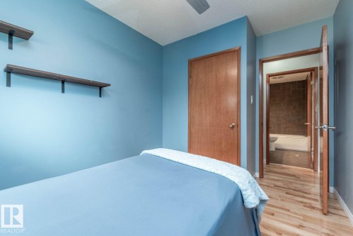 10812 52 Avenue, Edmonton, AB - Indoor Photo Showing Bedroom