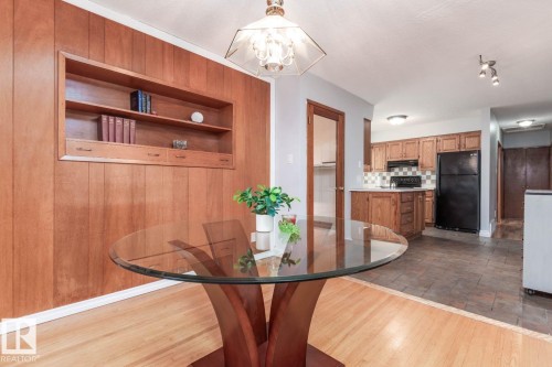 10812 52 Avenue, Edmonton, AB - Indoor