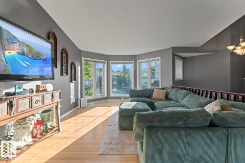802 26 Street, Cold Lake, AB - Indoor Photo Showing Living Room