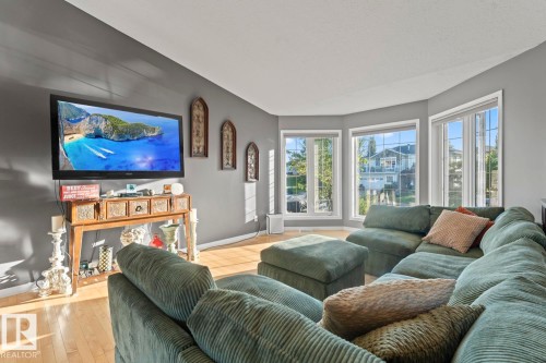 802 26 Street, Cold Lake, AB - Indoor Photo Showing Living Room